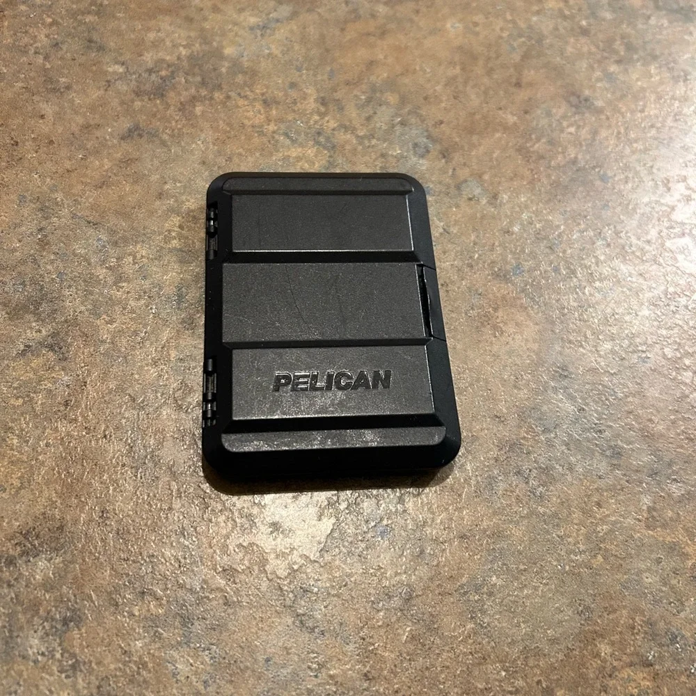 Pelican MagSafe Wallet - Picture 1 of 3